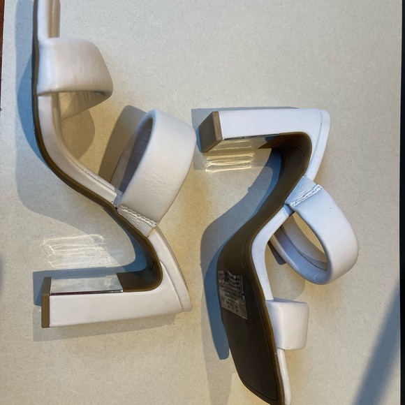 DKNY WEssential Pump Sandal Heel White Size 8 Puffy Mule - Picture 2 of 5